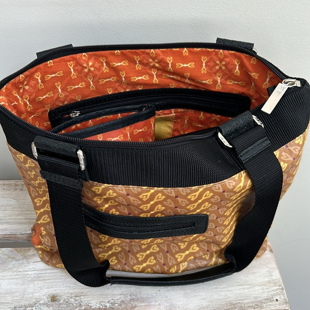 MICHELE & YVETTE OILCLOTH Handbag, Pouch & Drink Cover - Picture 4 of 10